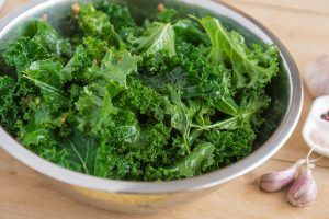 bowl of kale with garlic